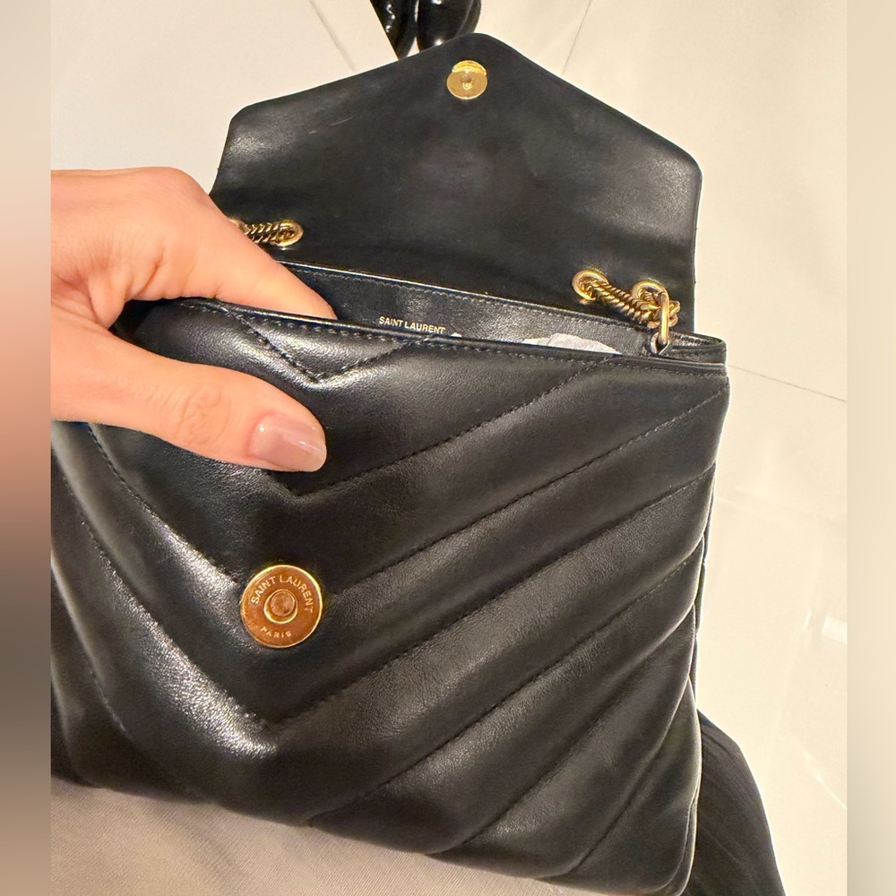 Saint Laurent - Loulou Small Leather Shoulder Bag - Black - Picture 13 of 15